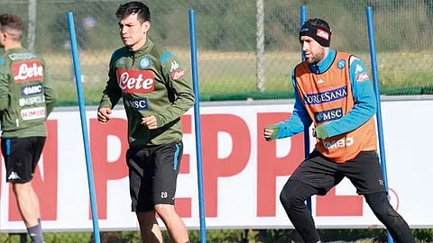Desde hace nueve meses llegó Lozano al cuadro italiano (Foto: @sscnapoli)