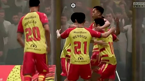 En los últimos instantes apareció el avatar de César Huerta en la cancha para hacer el gol de la victoria (Foto: captura YT/Azteca Deportes)