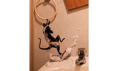 El artista callejero utilizó el baño de su casa para crear un mural (Foto: Instagram)