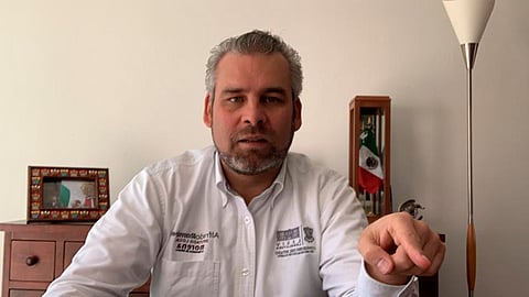 “Normalmente en otras crisis no se rescataba al arquitecto, al dentista, al médico… se rescataba a los banqueros, a los multimillonarios”, dijo Alfredo Ramírez Bedolla