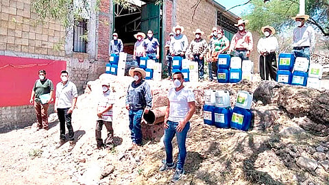 Técnicos y especialistas trabajan de manera responsable, tomando previsiones ante el Covid-19, para dar continuidad al programa (Foto Cortesía) 
