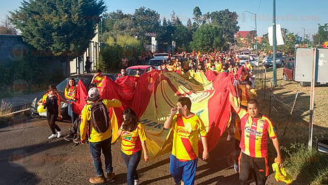 Los aficionados del club rojiamarillo realizaron la tercera manifestación de manera consecutiva (Foto: Josimar Lara)