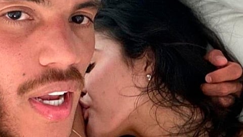 En la imagen el jugador aparece con una mujer (Foto: @macalixtot)