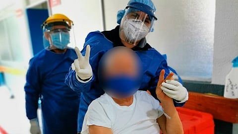 Los pacientes fueron despedidos entre aplausos por el personal del nosocomio (Foto: cortesía)