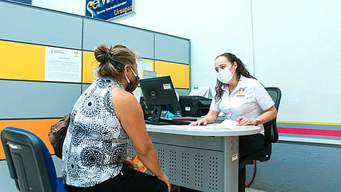 La entrega de apoyos se llevó a cabo en las oficinas de Fomento Económico, en donde se tomaron las medidas sanitarias de prevención (Foto Cortesía) 