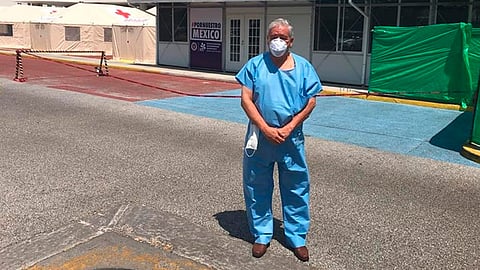 "Nosotros tenemos un juramento hipocrático, una parte de él es que ante estos casos no podemos hacernos a un lado" expresó el médico que ha atendido pacientes en tres pandemias anteriores en el país (Foto: Cortesía)