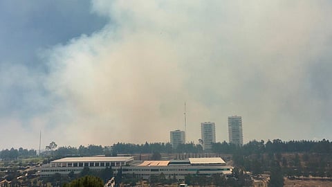  Es visible el humo desde diversas partes de la ciudad (Foto: Cortesía)
