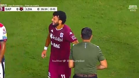El jugador fue atendido en la cancha (Fotograma: ESPN)