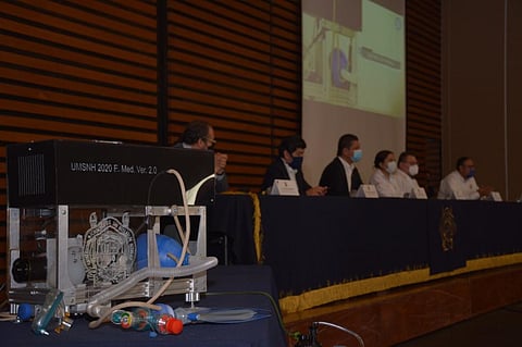 Investigadores de la Casa de Hidalgo,también diseñaron el modelo matemático predictivo que utiliza la Secretaría de Salud estatal, produce gel antibacterial y diseñó  caretas protectoras (Foto: Cortesía)