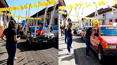 Dentro de los carros se podía observar a los graduados vistiendo el uniforme de la escuela (Foto: captura FB/ Vero Torres) 