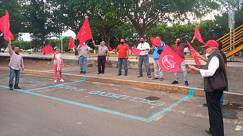 Rodolfo Lemus, líder antorchista denunció y reprobó categóricamente la agresión que han estado sufriendo los choferes por parte de abogados de Radio Taxi Temis (Foto Cortesía) 