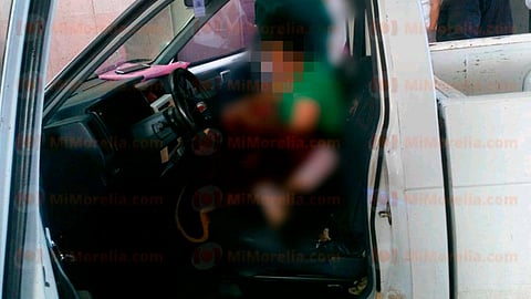 La menor quedó en un vehículo pick-up de color blanco con placas de circulación de esta entidad federativa (Foto: RED-113)
