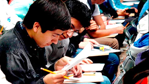 El DACA beneficia a más de 700 mil jóvenes "dreamers" (soñadores), para que accedan a educación y empleo. 76% de esta cifra son mexicanos (Foto Archivo) 