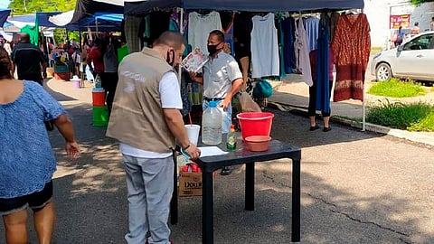 La intención es hacer los cercos en todas las colonias del municipio (Foto Facebook: Secretaría de Salud de Michoacán)