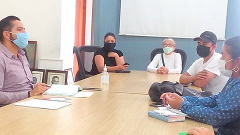 El secretario Antonio Chuela se comprometió a darle seguimiento a la regularización del terreno viable para establecer un nuevo núcleo urbano en la ciudad de Uruapan  (Foto Cortesía) 