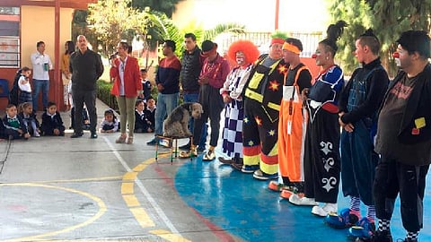 Participaron 16 payasos y visitaron 50 escuelas secundarias, telesecuandarias, tenencias y unidades habitacionales alejadas (Foto: cortesía)
