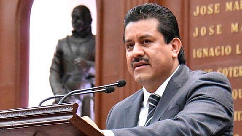 El exdiputado local recordó que el tema específico de las alianzas con otros órganos partidistas es decisión exclusiva de las dirigencias nacional y estatal (Foto Facebook: Roberto Carlos López García)