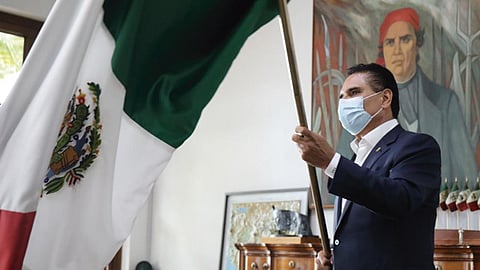 Desde el Colegio de San Nicolás, el mandatario estatal emitió un mensaje a la población (Foto: cortesía)
