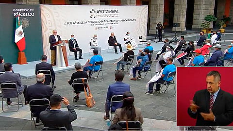 Encinas informó que encontraron los restos de 6 personas que suponen podrían ser parte de los estudiantes desaparecidos (Foto YouTube: Gobierno de México)