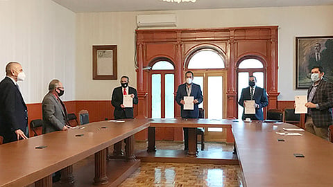 Carlos Herrera Tello, secretario de gobierno estatal, firmó como testigo de honor (Foto Cortesía) 