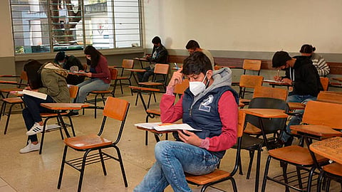 "Se hará un esfuerzo para ofrecer lugares disponibles y se buscará a los aspirantes para saber si desean ingresar a alguno de los programas donde tenemos espacio de acuerdo con su perfil de bachillerato" (Foto: FB/ Universidad Michoacana de San Nicolás de Hidalgo)