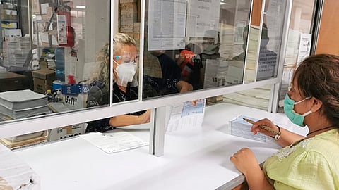 Desde el 14 de octubre se realizó la entrega de los cheques a los habilitados que se encargan de distribuirlos al interior del Estado (Foto Cortesía)  