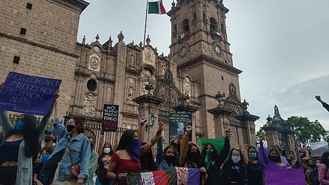 En Morelia un grupo de miles de feministas salieron a marchar para pedir justicia por el asesinato de la joven Jessica González Villaseñor
