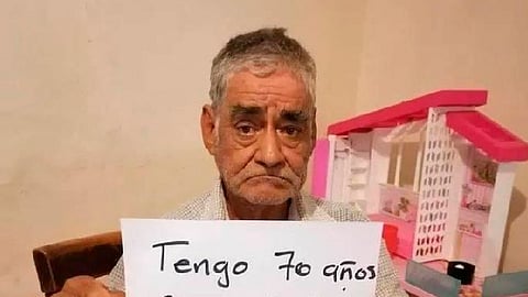 El anciano se especializa en albañería e impermeabilización (Foto Twitter: @FlorDCapomo)
