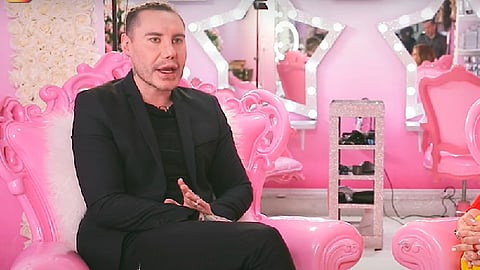 El afamado estilista es conocido en la farándula mexicana por su negocio de extensiones (Foto YouTube: Elisa Beristain)