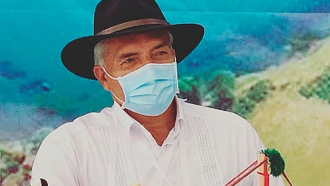 "Totalmente falsa la información que corre por redes, el doctor sigue dando la batalla", (Foto: FB/DrMirelesOficial)