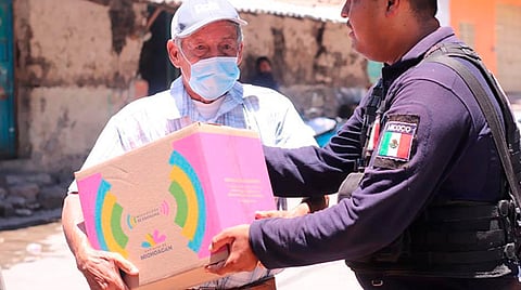 Casa por casa se han repartido estos insumos por toda la geografía michoacana (Foto Cortesía) 