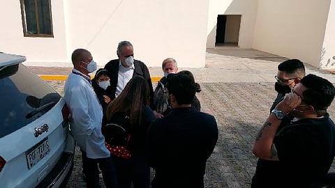 La viuda se limitó a decir que posteriormente daría explicaciones sobre el conflicto (Foto: RED-113)