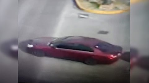 Los delincuentes huyeron a bordo de un automóvil Chevrolet Cruze color vino (Foto: Red 113)