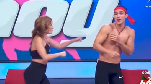 Andrea Escalona se le fue a los golpes como forma de reclamo por la equivocación (Fotograma/YT/
Hoy)
