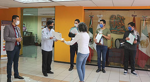 En el concurso de Cuento participaron resultaron ganadoras de primer lugar: Vianey Lara López y Eloísa Palacios Valle (Foto Cortesía) 
