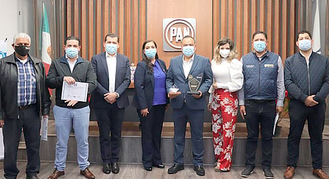 Reciben alcaldes presea “Manuel Torres Serranía” (Foto Cortesía)  