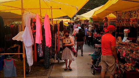 En días pasados, el funcionario municipal refirió la posibilidad de que los tianguis y mercados pudieran establecerse los domingos con puestos únicamente de alimentos (Foto: archivo) 
