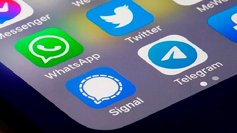 Cualquiera de las dos ofrece versiones para Android, iPad y iPhone, además puedes chatear desde tu computadora (Foto: pixabay.com)