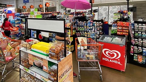 Los tianguis y centros comerciales no podrán abrir ni instalarse los domingos (Foto: foursquare)