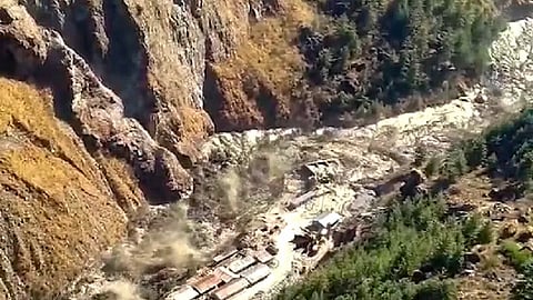 Autoridades no han sido capaces de contactar con unas 150 personas tras la avalancha (Fotograma TW: @alfonso_poza)