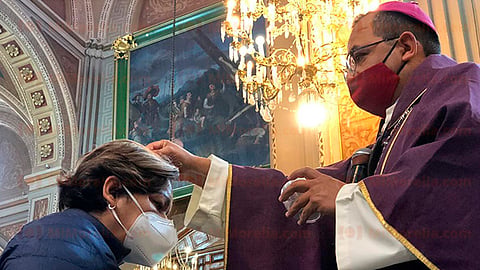 En un recorrido por MiMorelia.com, no se apreció la entrega tradicional de ceniza, pero si usted desea pude llevar un recipiente en que obtener un poco  (Foto: Marco Santoyo)