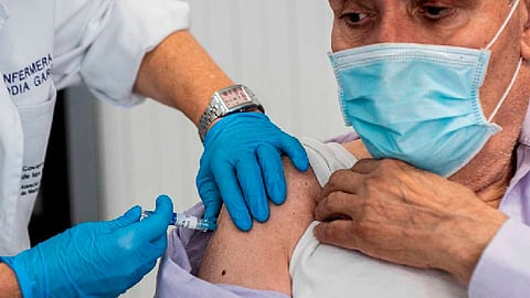Las personas mayores de 60 años son más vulnerables a desarrollar complicaciones si se contagian del virus 
 (Foto: cdmx.gob.mx)
