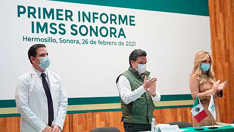 El doctor Édgar Jesús Zitle García, representante del IMSS en Sonora, rindió su primer informe de actividades (Foto Cortesía) 
