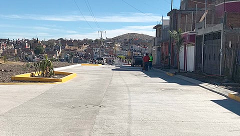 La obra consiste en 160 metros lineales de calle con concreto hidráulico y la sustitución de red de drenaje al igual que cargas y descargas necesarias (Foto Cortesía)  