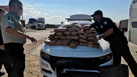 El dueño del equipaje fue aprehendido, éste se identificó como ciudadano hondureño (Foto: Cortesía)