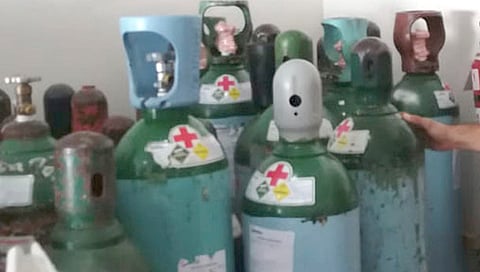 Los costos oscilan entre los $5,200 pesos para un tanque de 415 litros y de recarga son $125 pesos, los concentradores de oxígeno de 5 litros, tienen un precio base de $28,850 pesos (Foto Facebook: Profeco)  