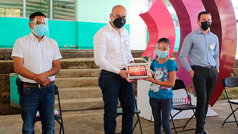 Héctor Ayala Morales informó que la meta es dar cobertura a tres mil alumnos de primaria y secundaria (Foto: cortesía)
