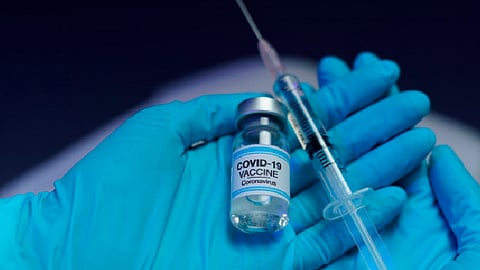 Pfizer, Moderna y Astra piden permiso para vender vacunas contra Covid en México