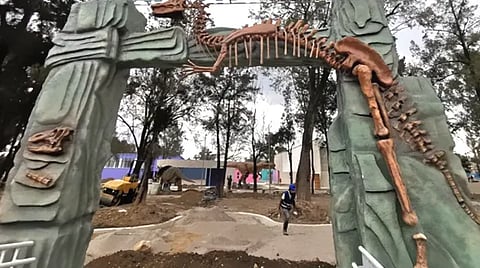 Un Braquiosaurio, el Velociraptor, un Tricératops y un Tiranosaurio Rex estarán en el parque  (Foto Facebook: Clara Brugada M)