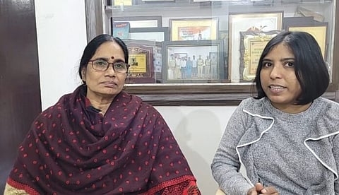 Nirbhaya's mother Asha Singh and The Mooknayak journalist Poonam Masih [Photo- The Mooknayak]